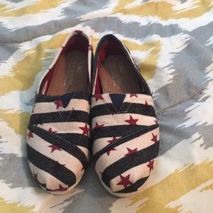 TOMS Women’s shoes size 6